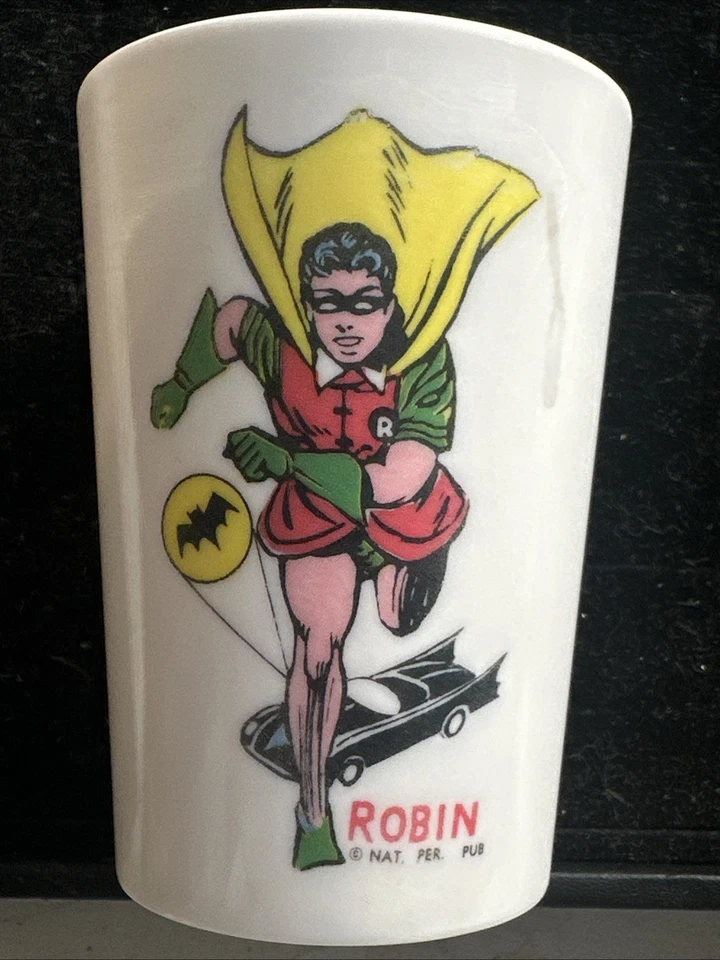 Taza de plástico vintage de 4 pulgadas con gráficos de Batman y Robin Foto 3 de 4