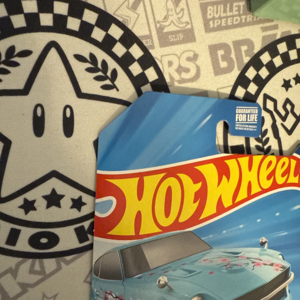 Nuevos autos artísticos Hot Wheels G Case Datsun 240Z Blue Sakura HW 2025 #62 Foto 4 de 4