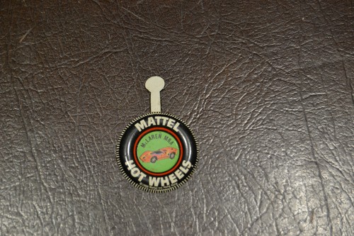 1968 McLAREN M6A VINTAGE HOT WHEELS REDLINES CARS METAL BADGE