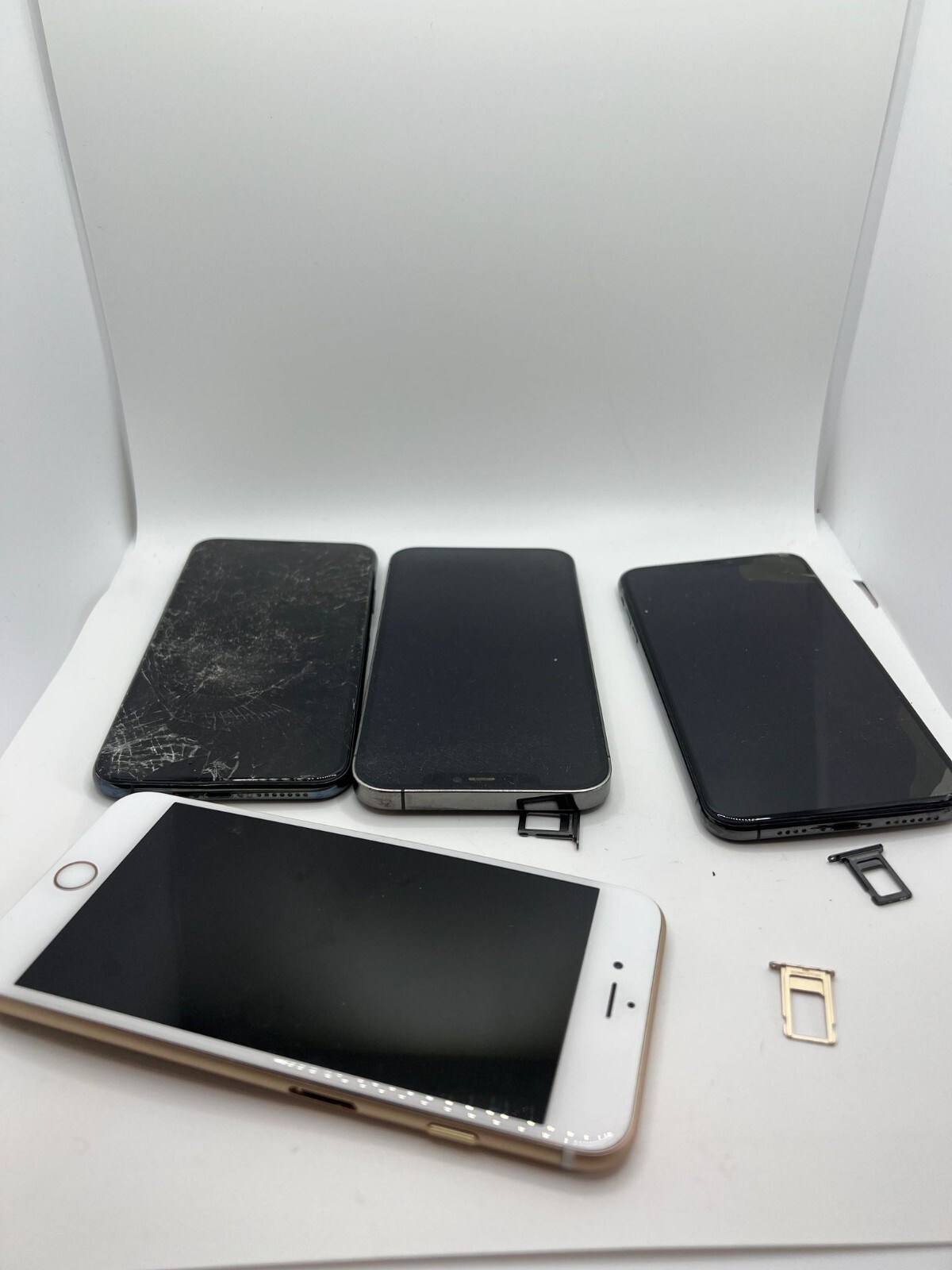 iPhones Bundle 4x iPhone 12 Pro MaxiPhone 11 Pro MaxiPhone6iPhone