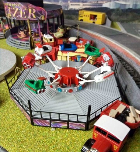 DAPR- OO Gauge Model Railway Scenery Kit - Motorised Mobile Fairground Jets Ride - Picture 6 of 6
