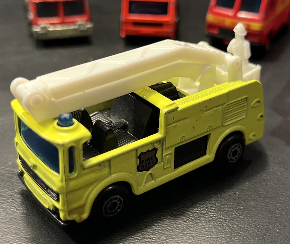Lote de 6 caminhões de bombeiros Matchbox aeroporto motor de bombeiros veículo de comando snorkel - Imagem 4 de 4