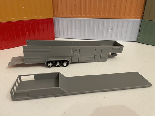 3D-Druck 1/64 Pferd Heu Dach Schwanenhals geschlossen 36 Fuß Autoanhänger für grünes Licht - Bild 3 von 7