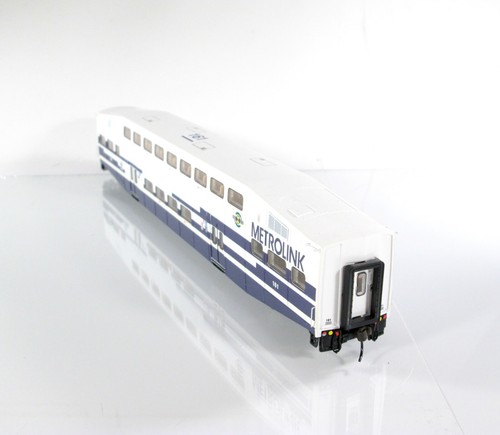 HO Scale ***METROLINK*** Bombardier Passenger Commuter Coach #161 --ATHEARN 2560 - Picture 4 of 5