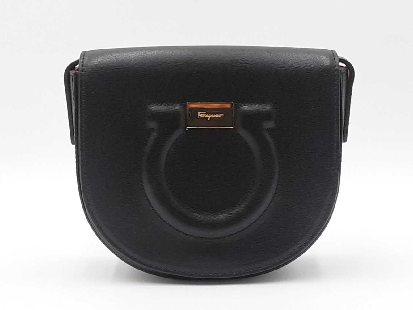 Salvatore Ferragamo Gancini City Crossbody Bag In Black Leather Fw0526lixdu