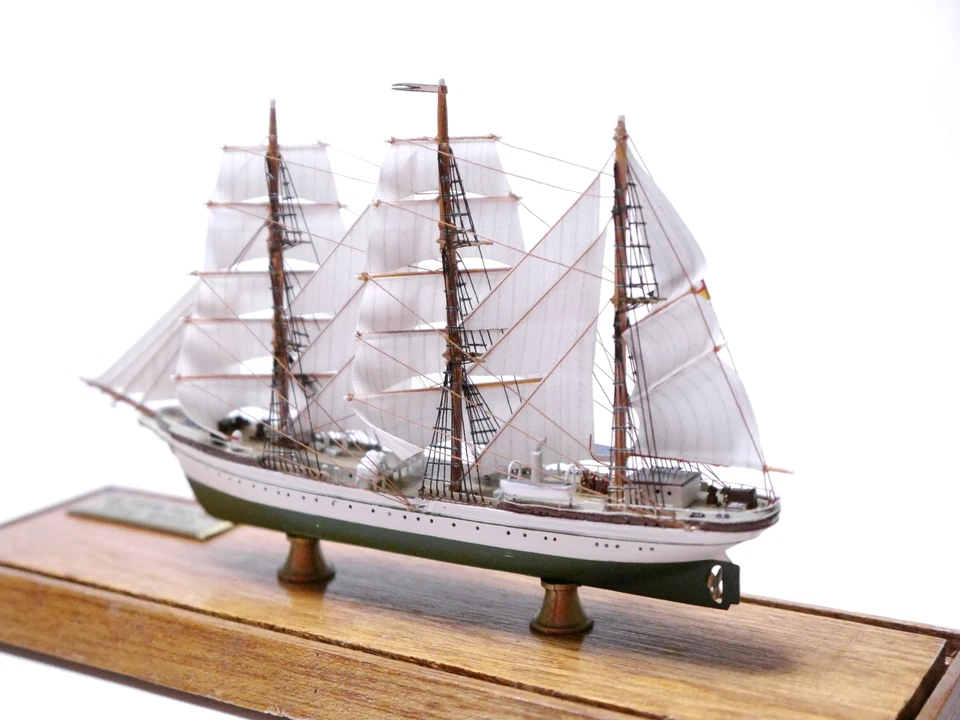 Gorch Fock / Blohm & Voss Hamburg 1958, CSC / Classic Ship Collection in 1:700 - Bild 3 von 4