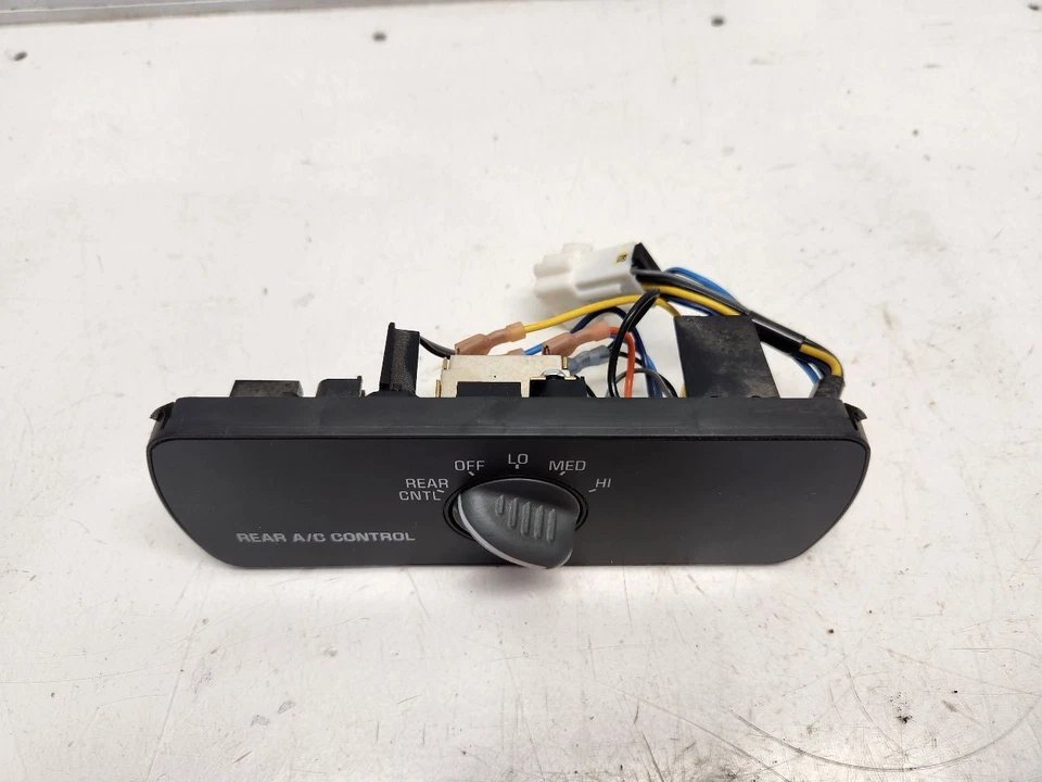 1999-00 Cadillac Escalade Rear Auxiliary Temperature Control   - Image 2 of 4