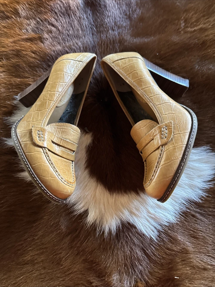 Mocasines de tacón alto Banana Republic de cuero tostado con estampado de cocodrilo para mujer talla 9,5 B Foto 3 de 4