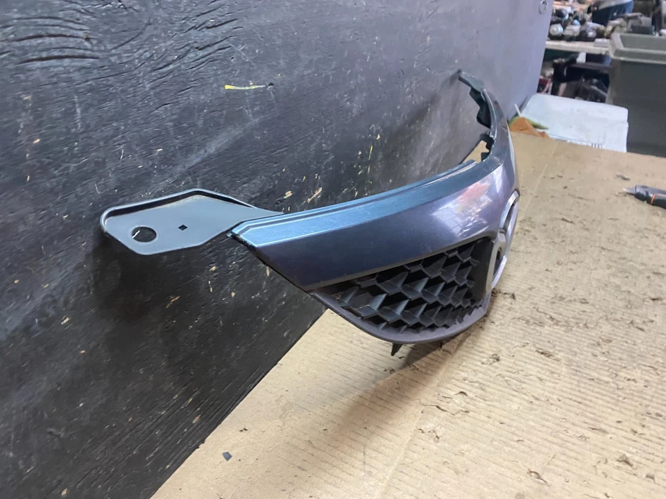 2004 2005 2006 Mazda 3 grelha frontal superior inserção fabricante de equipamento original T9999 DG - Imagem 3 de 4