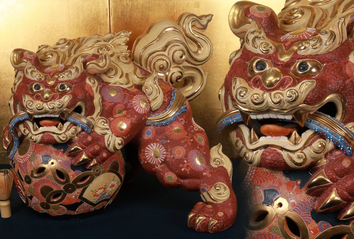 Japanese Porcelain 'Guardian Foo Dog' Statue 17.72inch Large