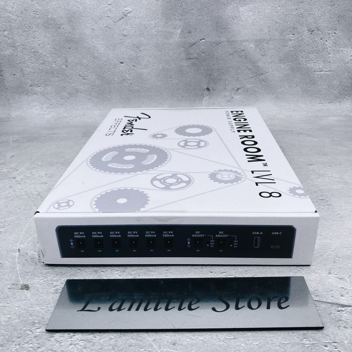 Fender Engine Room LVL8 Guitar Pedal Power Supply 8 Output DC 100V