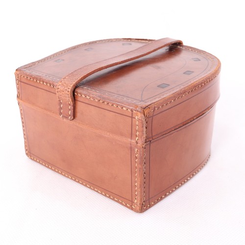Vintage Leather Collar Box With Collars and Accessories. Horseshoe Design. - Picture 9 of 10