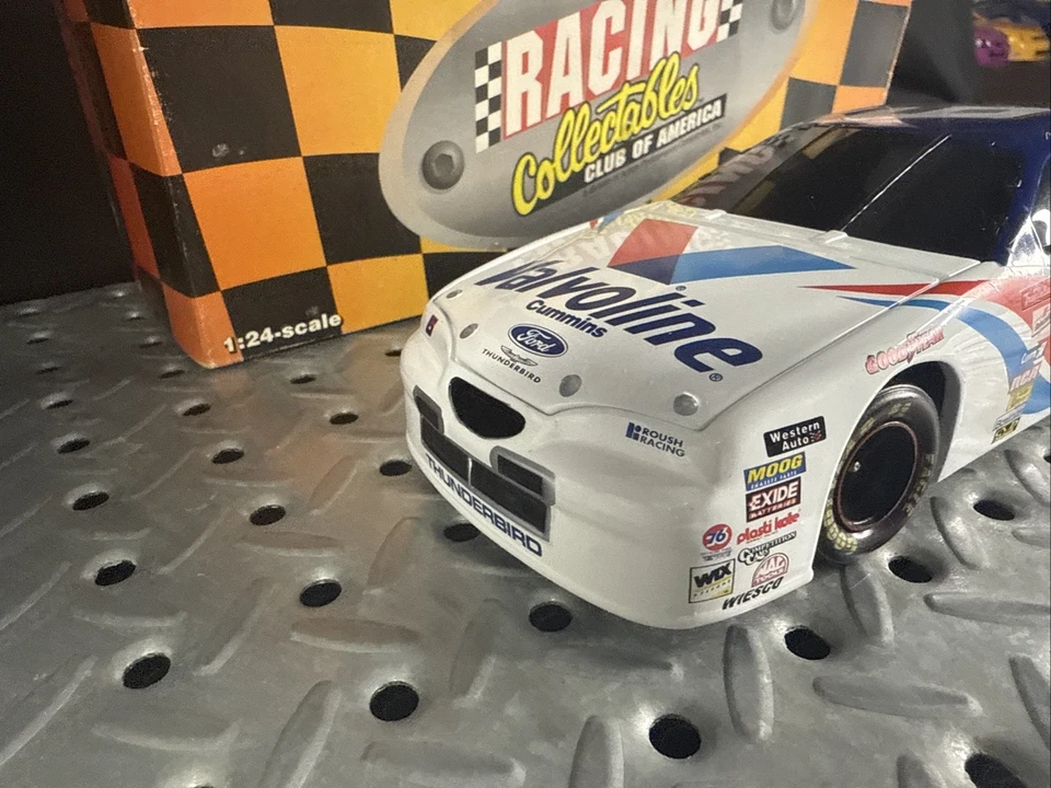 Banco diecast Mark Martin 1-24 - Edición limitada 1/2.500 Foto 3 de 4