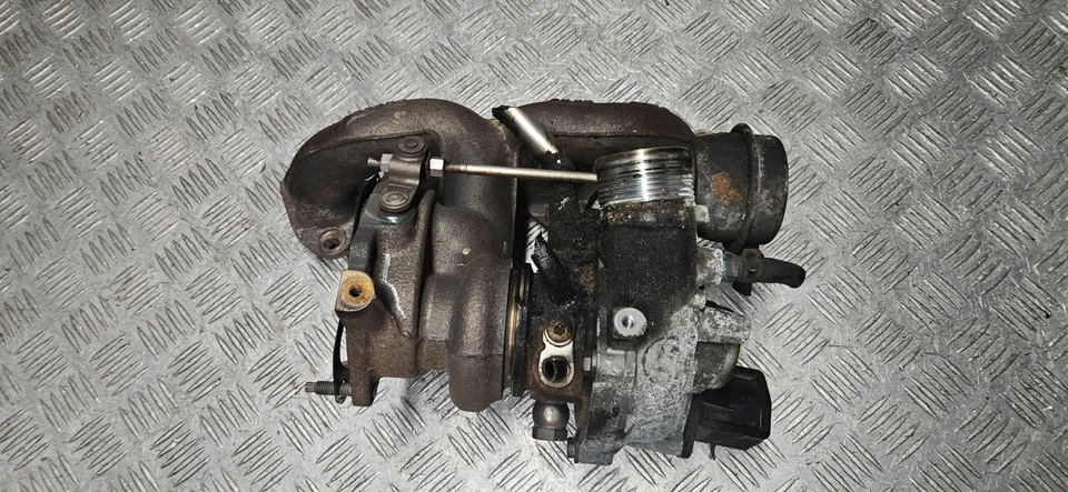 Turbocompresor VW Scirocco TSI DSG 2010 1.4 gasolina 03C145701T Foto 4 de 4