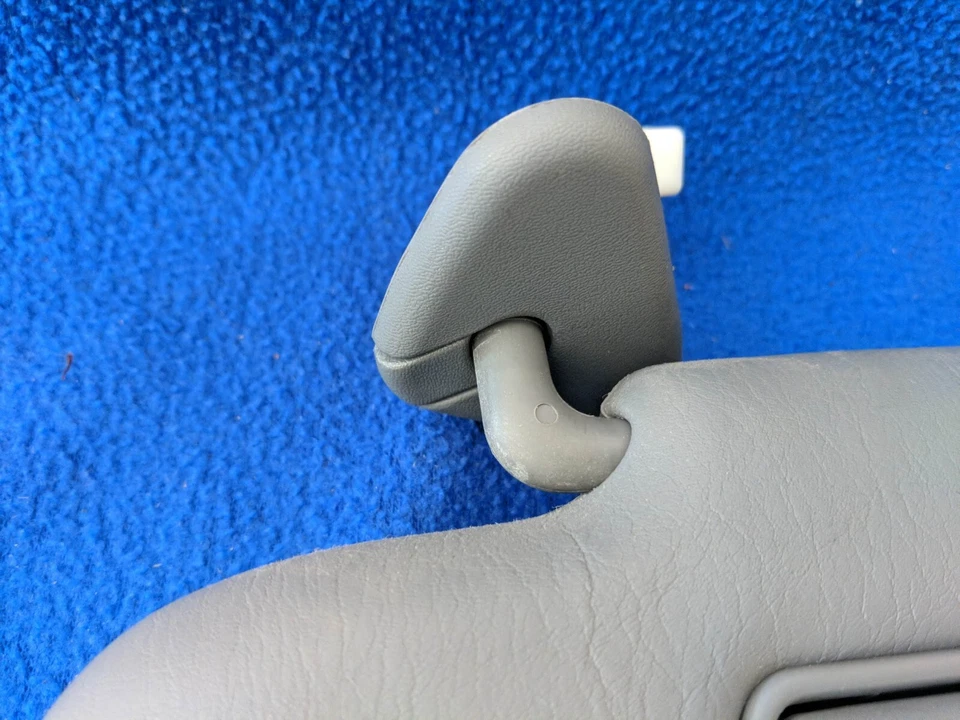 Оригинальный серый солнцезащитный козырек для водителя Lexus LX470 2000-2002 годов выпуска - Изображение 4 из 4