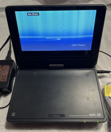 Sony DVP-FX810 Portable DVD Player (7”) Tested And Working With AC & Car Adapter - Photo 1 sur 4