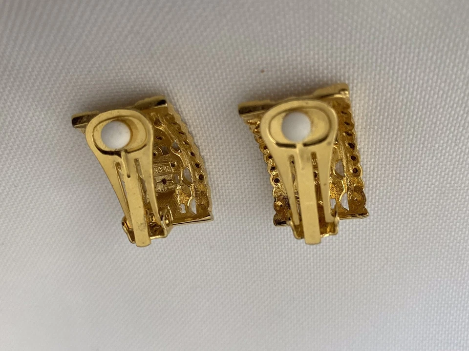 Pendientes Nadri tono dorado y cristales anchos media luna pavé hermosos!!!!!!! Foto 4 de 4