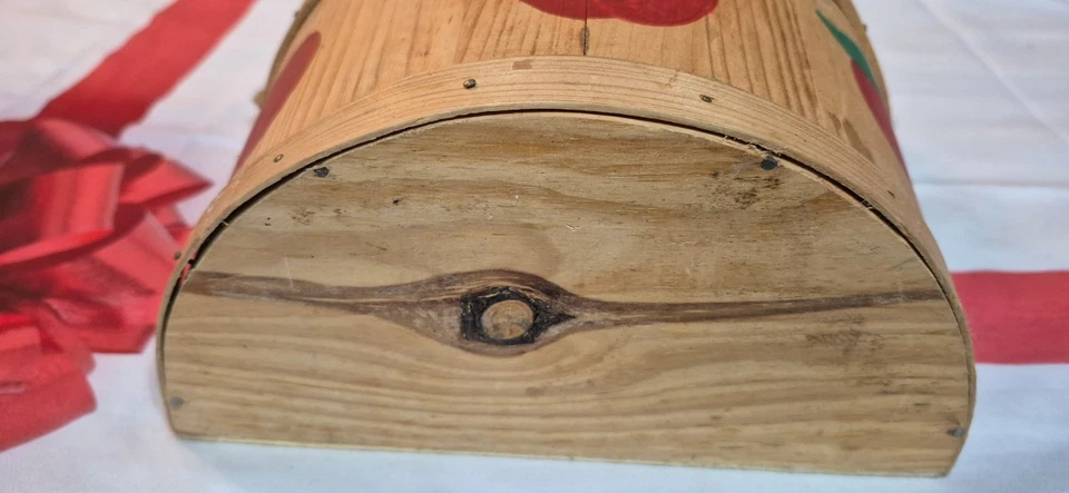 Take a look at this Hanging Wooden Basket with Apple Illustrations on the front* - Image 2 of 4