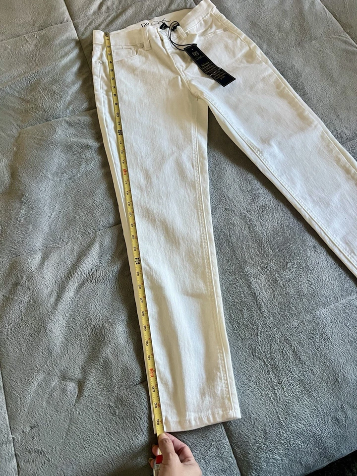 DG2 Diane Gilman White Jeans 2P Petite Stretch Denim Pants NWT Classic Fit - Image 4 of 4