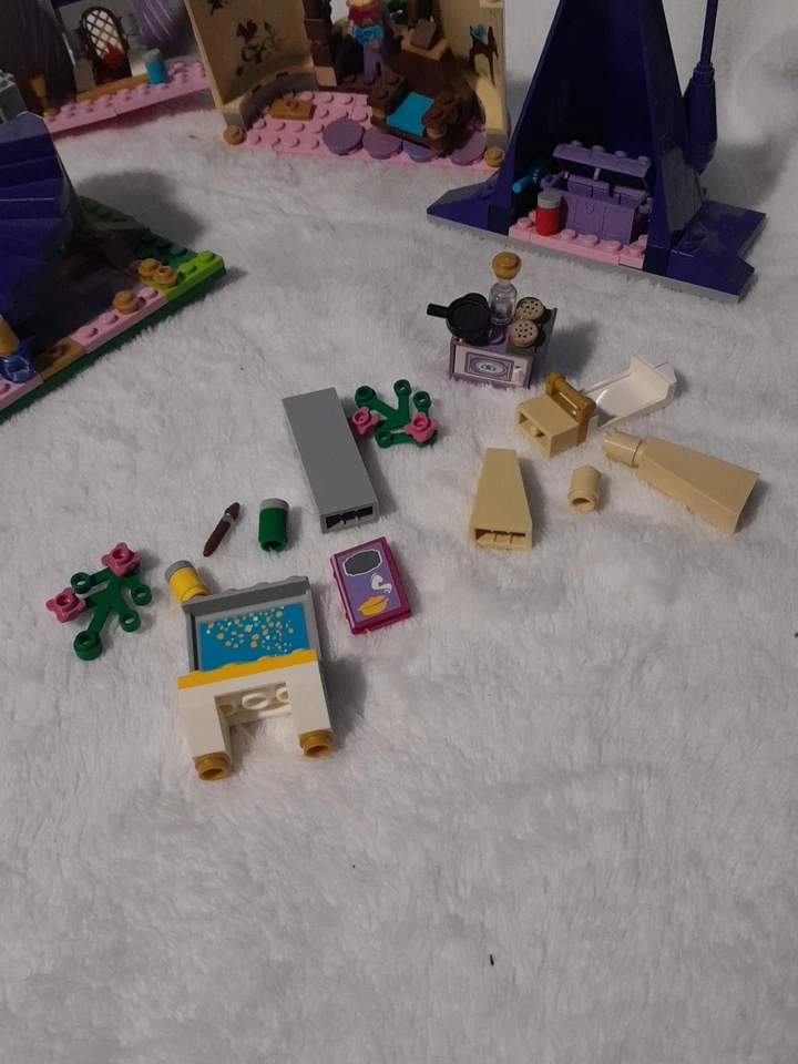 LEGO Disney: Rapunzel's Creativity Tower 41054 Foto 3 de 4