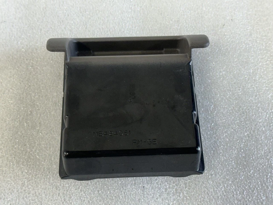 1997 1998 1999 MITSUBISHI MONTERO SPORT ASH TRAY TAN MB424051 - Image 3 of 4