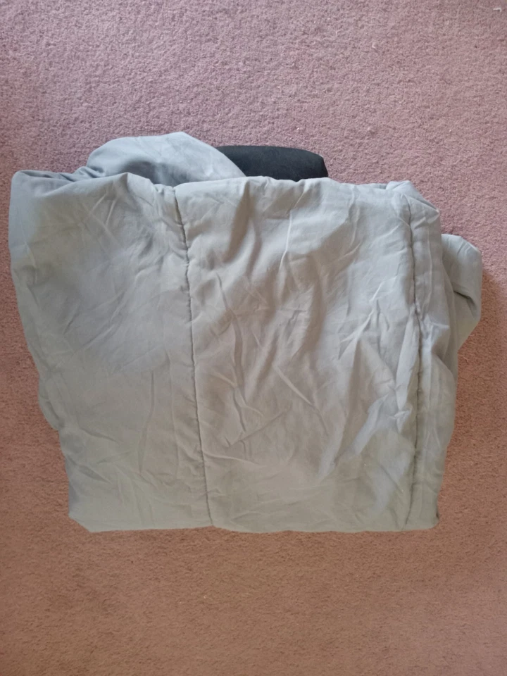 Room Essentials Queen Size Comforter Quilt Bedspread Blanket 88" x 90" - Image 3 of 3