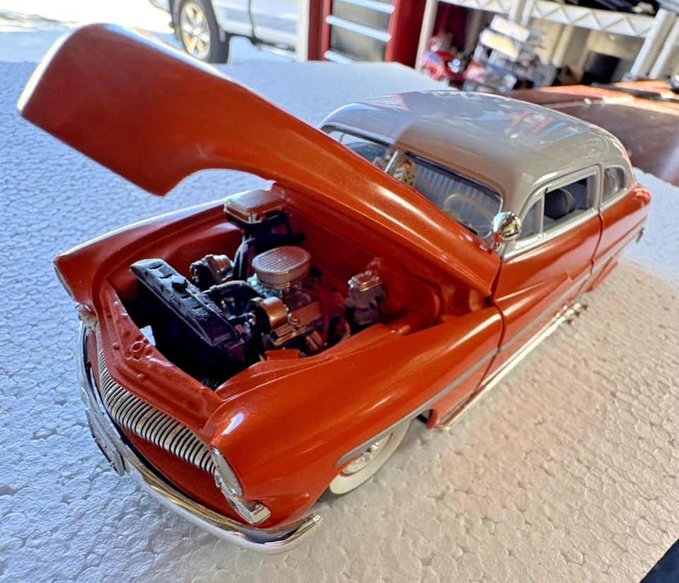 First Gear 1/25 '49 Mercury Custom Coupe Edición Sinclair Diecast Car Naranja Foto 2 de 4