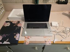 Macbook Pro 2018 15 inch with Touch Bar