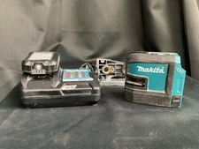 Makita SK106GD Self-Leveling Cross-Line/4-Point Green Laser W/battery, Charger