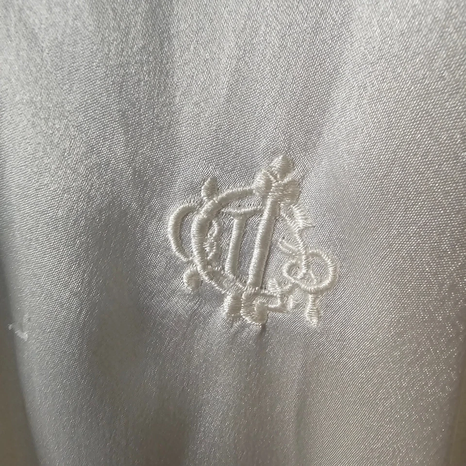 Camisón corto y bata Christian Dior satinado crema 2 piezas con logotipo de CD Foto 3 de 4