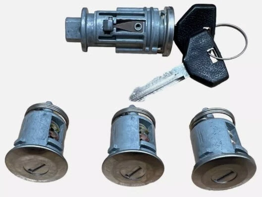 Jeep Wrangler TJ LJ 98-01 Ignition Door Rear Key Switch Lock Cylinder Set 2 Keys - Image 2 of 2