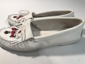 white minnetonka moccasins