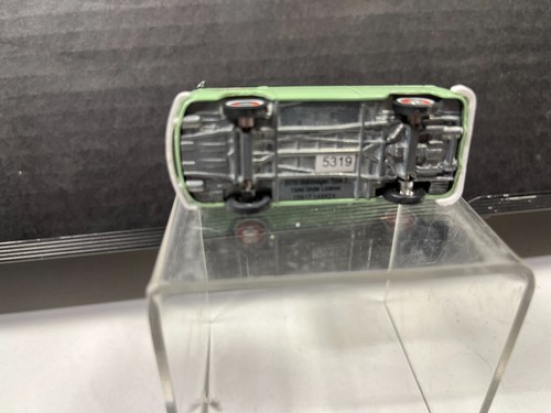 1/64 1979 VOLKSWAGEN TYPE 2 TEXACO PANEL VAN GREEN AND BLACK - Picture 5 of 5