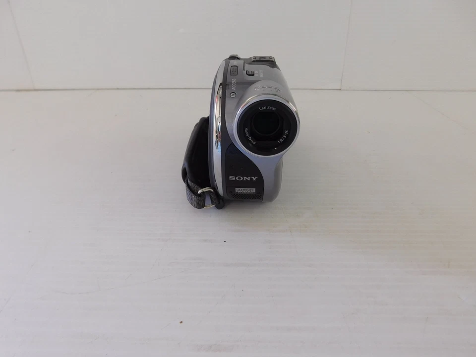 SONY HANDYCAM RW MODEL DCR-DVD305 CAMCORDER (CYD2) - Image 3 of 4