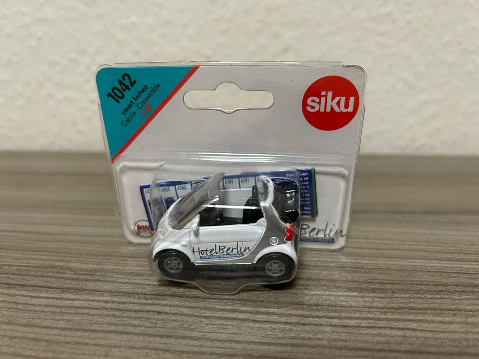 Siku 1:50   1042  Smart fortwo Cabrio    "Hotel Berlin" - Bild 2 von 4