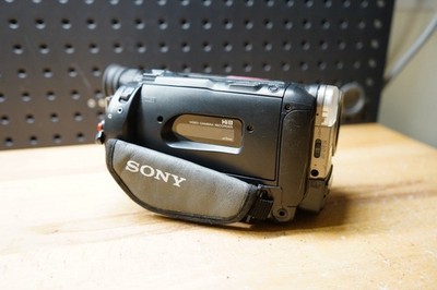 N) Sony CCD-TRV46 Hi8 Cassette Analog Handycam Vision Camcorder
