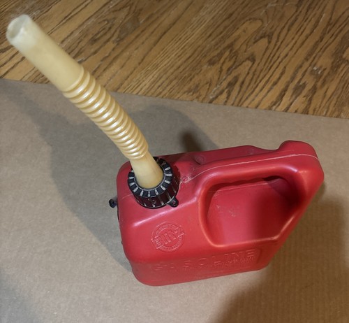 2009 Blitz 1 Gallon 4oz Gas Can With Rubbermaid Spout MADE IN USA