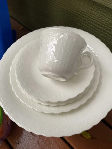 MIKASA A7050 WHITE SILK BONE CHINA FIVE PC PLACE SETTING FOR EIGHT/40PCS