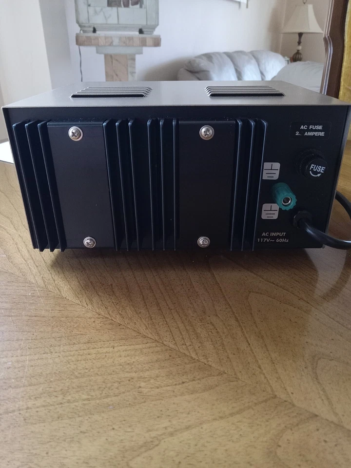 RSR DC POWER SUPPLY MODEL 3010 - Image 3 of 4