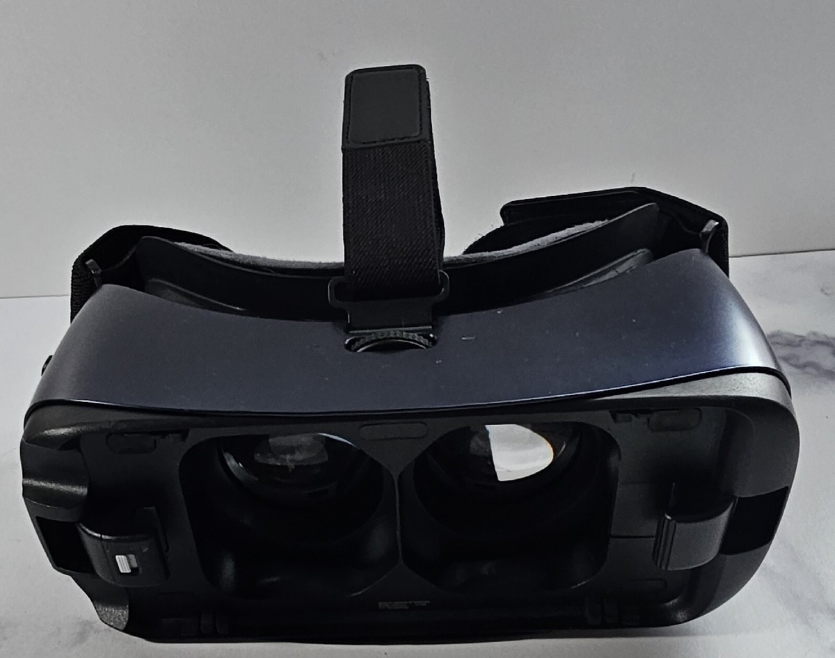 Samsung Gear VR Powered by Oculus (Compatible w/ Galaxy S7