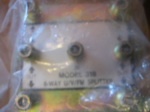 NEW Vintage 6-Way Splitter TV / 6-Outs 1 In / UHF VHF FM / model- 318 - Picture 2 of 3