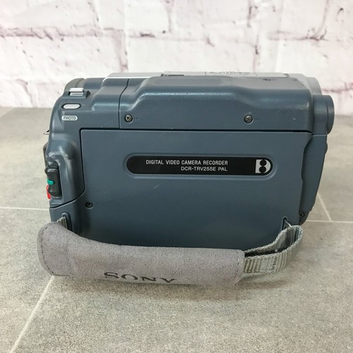 Sony DCR-TRV255 Digital8 Tape Digital Video Camera HANDYCAM + 2 x Batteries - Picture 6 of 11