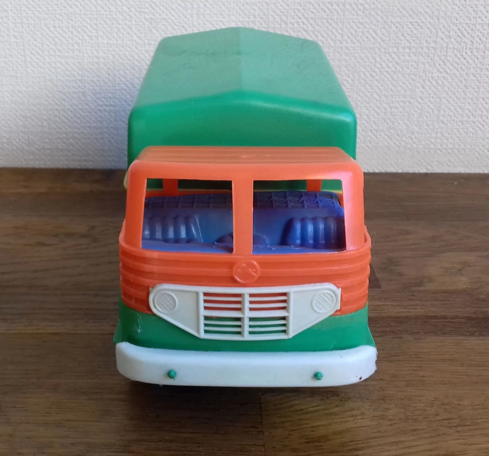 Jouet de bazar en plastique camion Pegaso genre Jean Hoefler - Photo 3/4