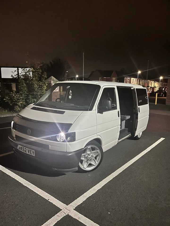 VW T4 Camper/Day Van Transporter Vehicle Van drives with no issues. - Image 2 of 4