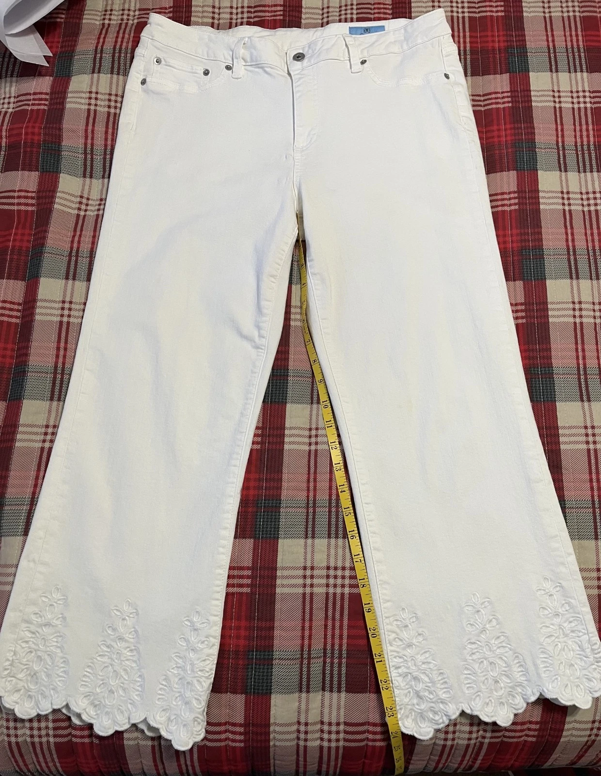 CeCe White Cotton Blend Denim Scalloped Bottom Belt Loops Capri Size 14