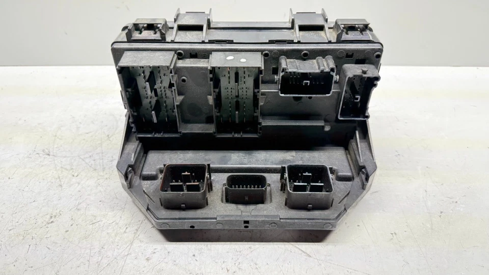 Dodge Caravan Town & Country 2015-19 módulo TIPM caja de fusibles 68105507AC OEM Foto 3 de 4