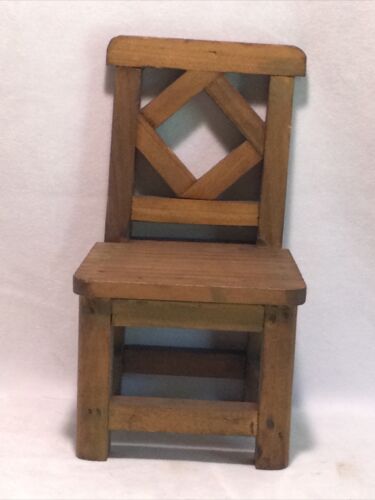 Rustic Wood Miniature Chair Shelf Wall Decor - Imagen 1 de 7