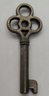 Antique Clover Key 2''