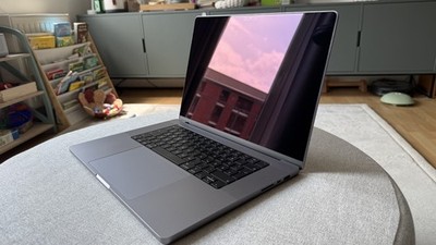 WIE NEU Apple MacBook Pro 16'' M2 MAX 96GB RAM 2TB SSD 12C CPU 38C GPU aus 2023
