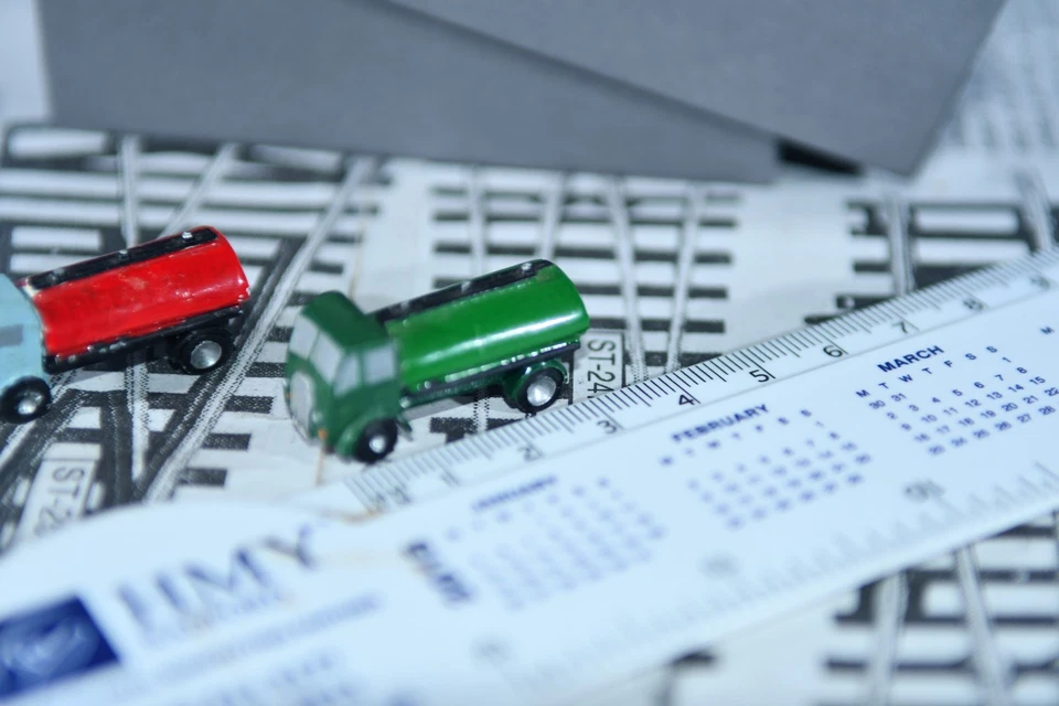 3 Off 1955-1963 Meccano ? Dinky ? Toys. Die Cast Aviation/Petrol Tankers. — 第 3/4 张图片